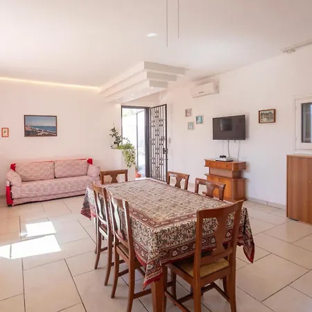 Apartment Antonella N1 E N2 *